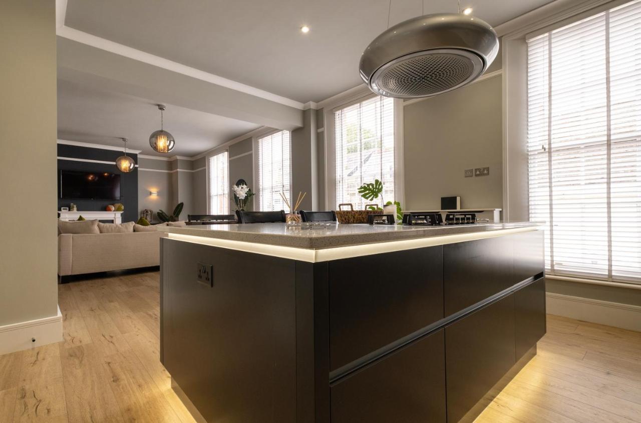 Stylish With Parking & Lift Apartment *