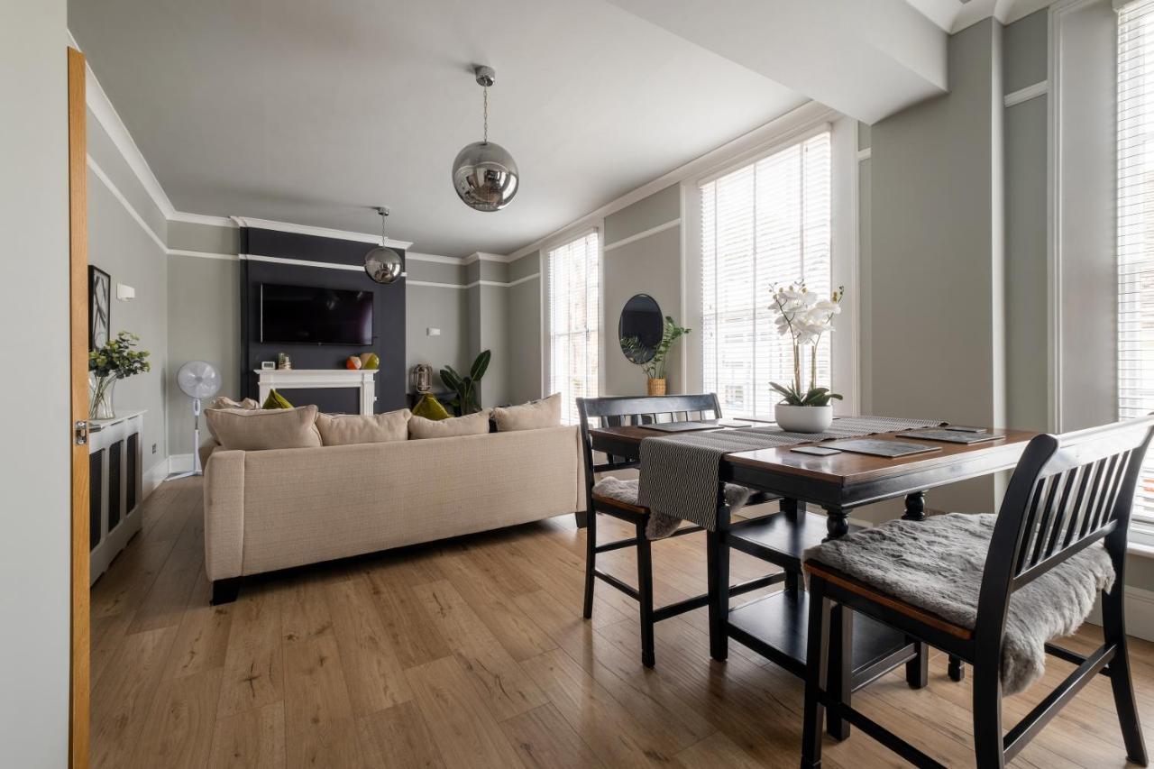 Stylish With Parking & Lift Bury St. Edmunds