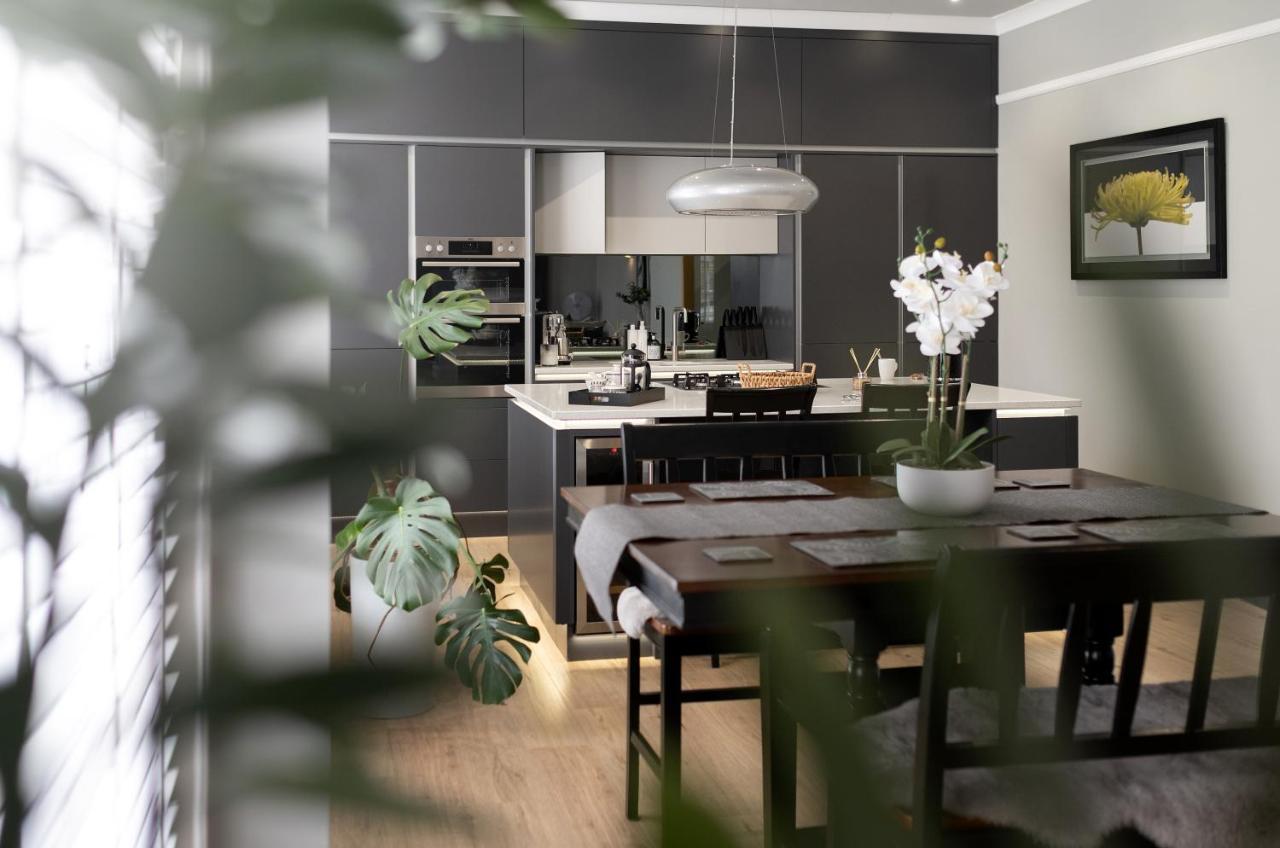 Apartment Stylish With Parking & Lift *