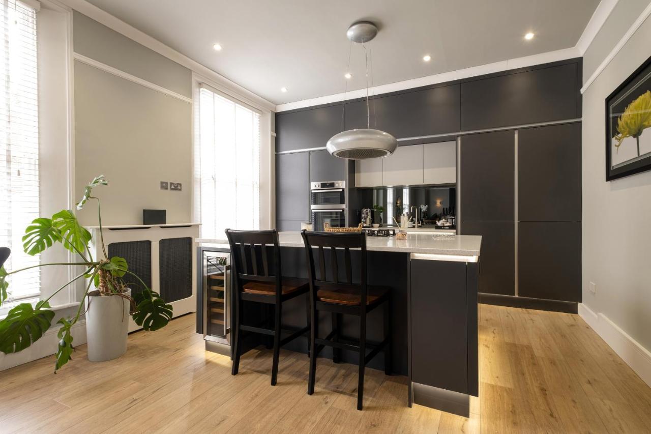 Stylish With Parking & Lift Bury St. Edmunds